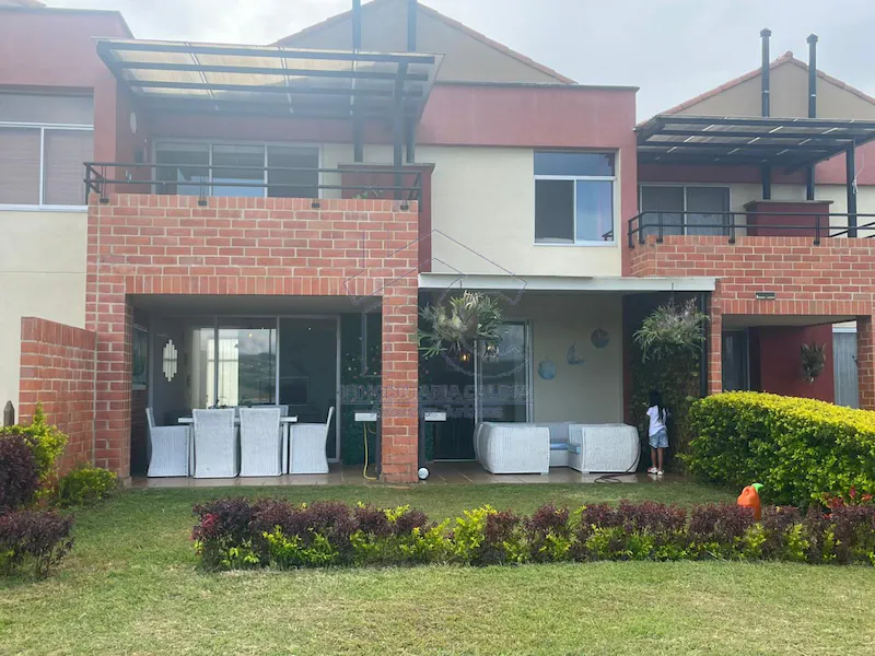 Casa Campestre en Condominio Majagua